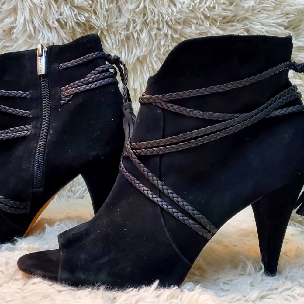 Peep toe,booties